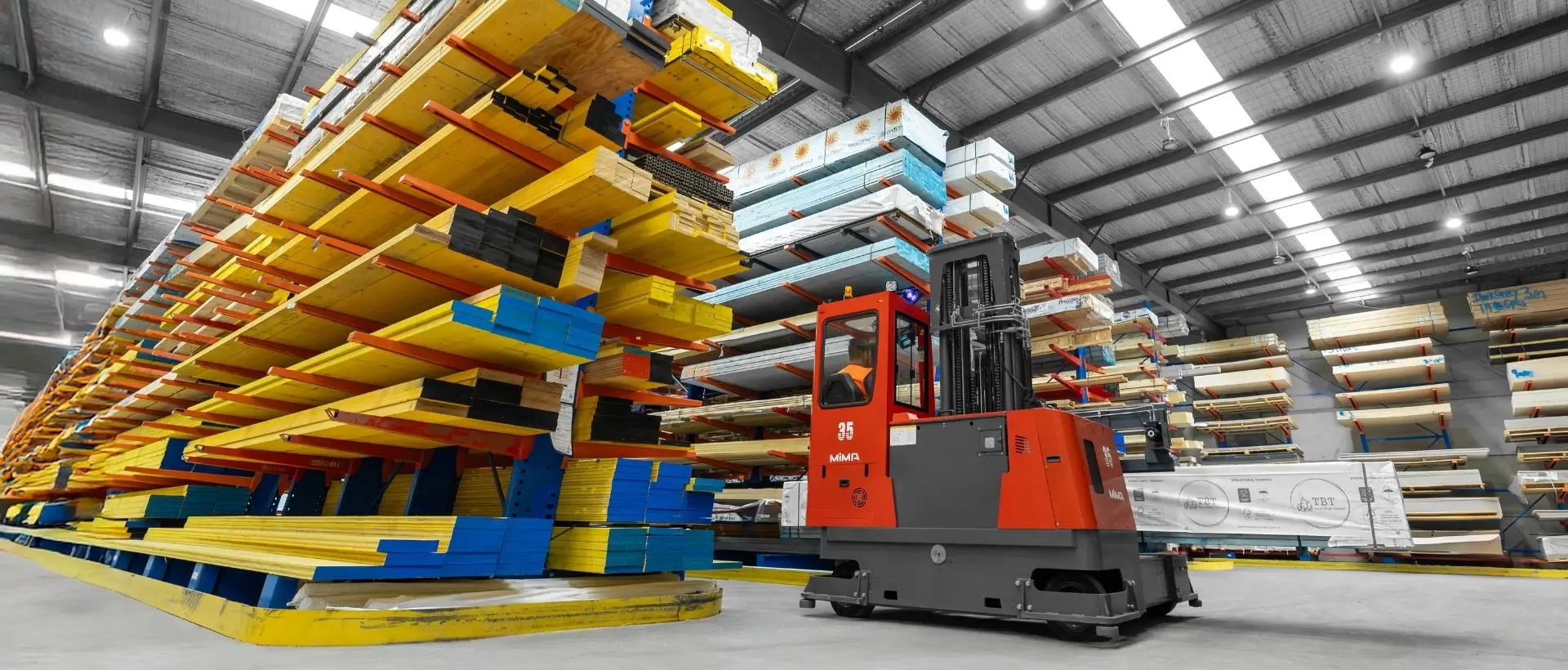 Electric multi directional forklift for long material handling